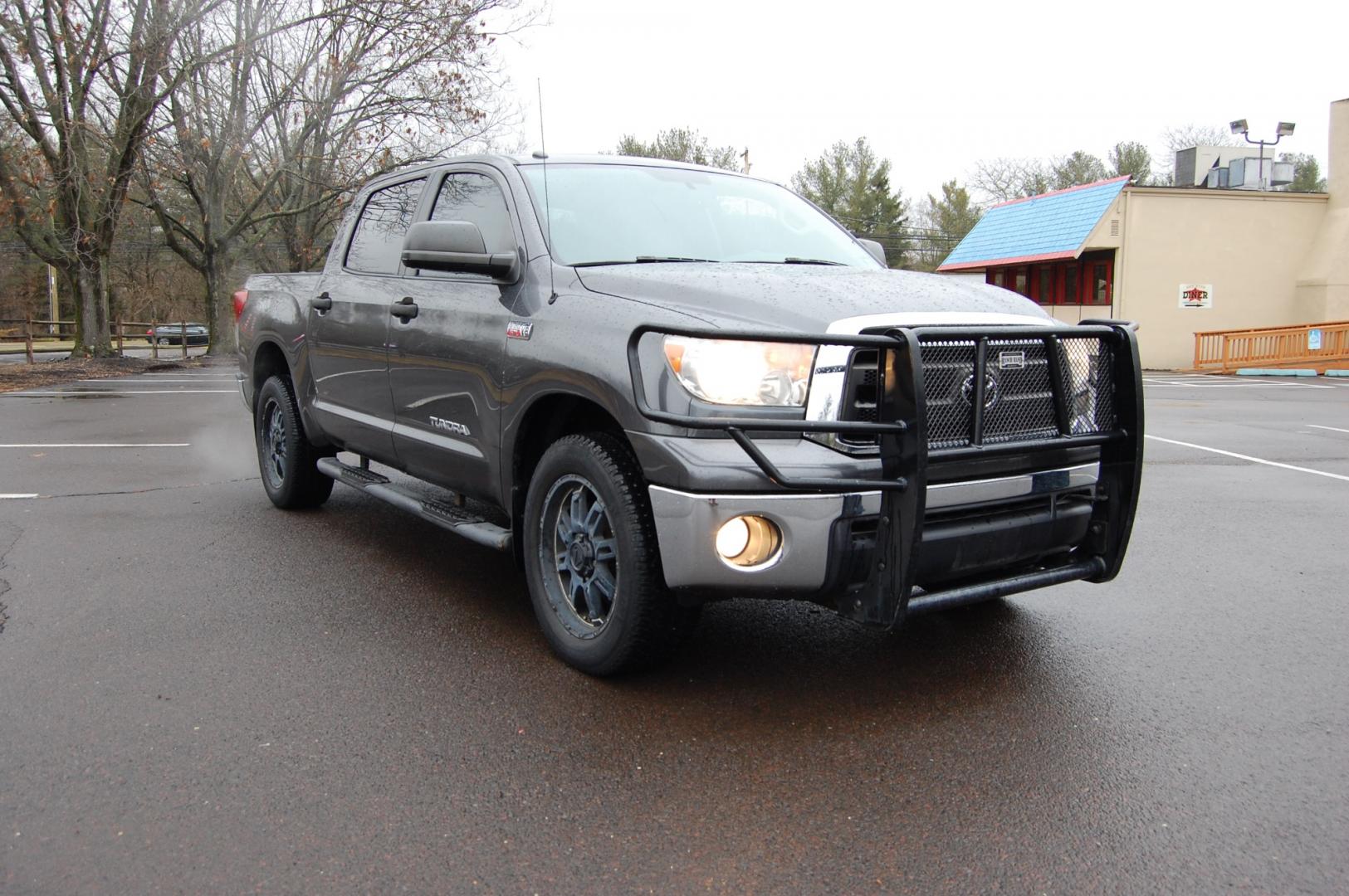 2013 Gray /Gray Cloth Toyota Tundra (5TFDW5F19DX) with an 5.7L V8 OHV 16V engine, Automatic transmission, located at 6528 Lower York Road, New Hope, PA, 18938, (215) 862-9555, 40.358707, -74.977882 - Photo#3